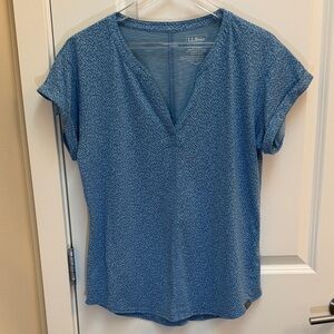 L.L. Bean Women's Patterned Blue Short Sleeve Tee Size Medium